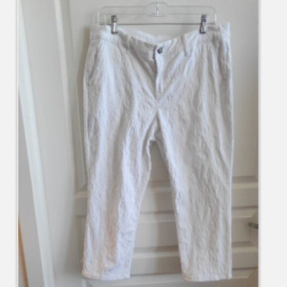 Simply Vera Wang Textured Denim White Capris 16 - Picture 1 of 8
